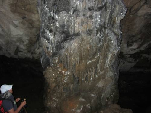 внутри пещеры Тесячеголовая
