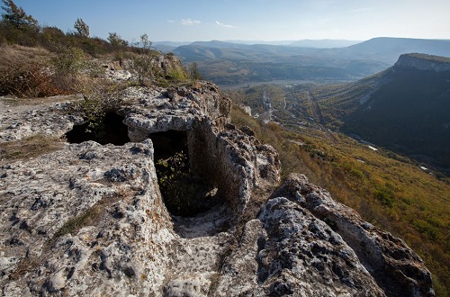 Остатки жилищ древнего пещерного города